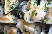 Moules sauce poulette ou Beurre blanc ( sans frites )